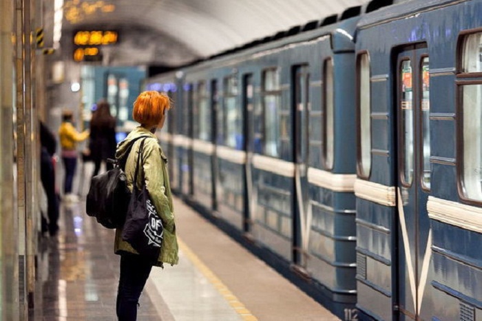 Metrodan istifadə edənlərin sayı azalıb